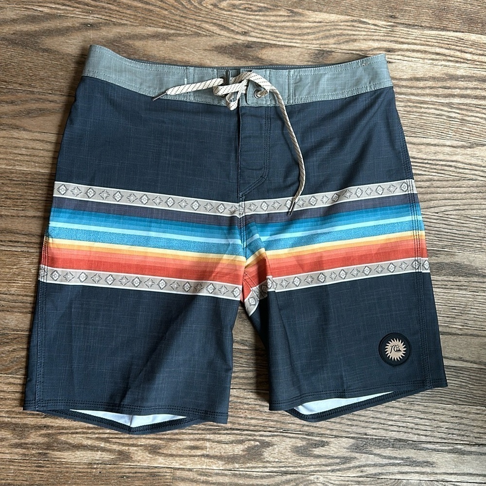 Quicksilver Highline Surfsilk Grey Striped Board Shorts Men's small EUC